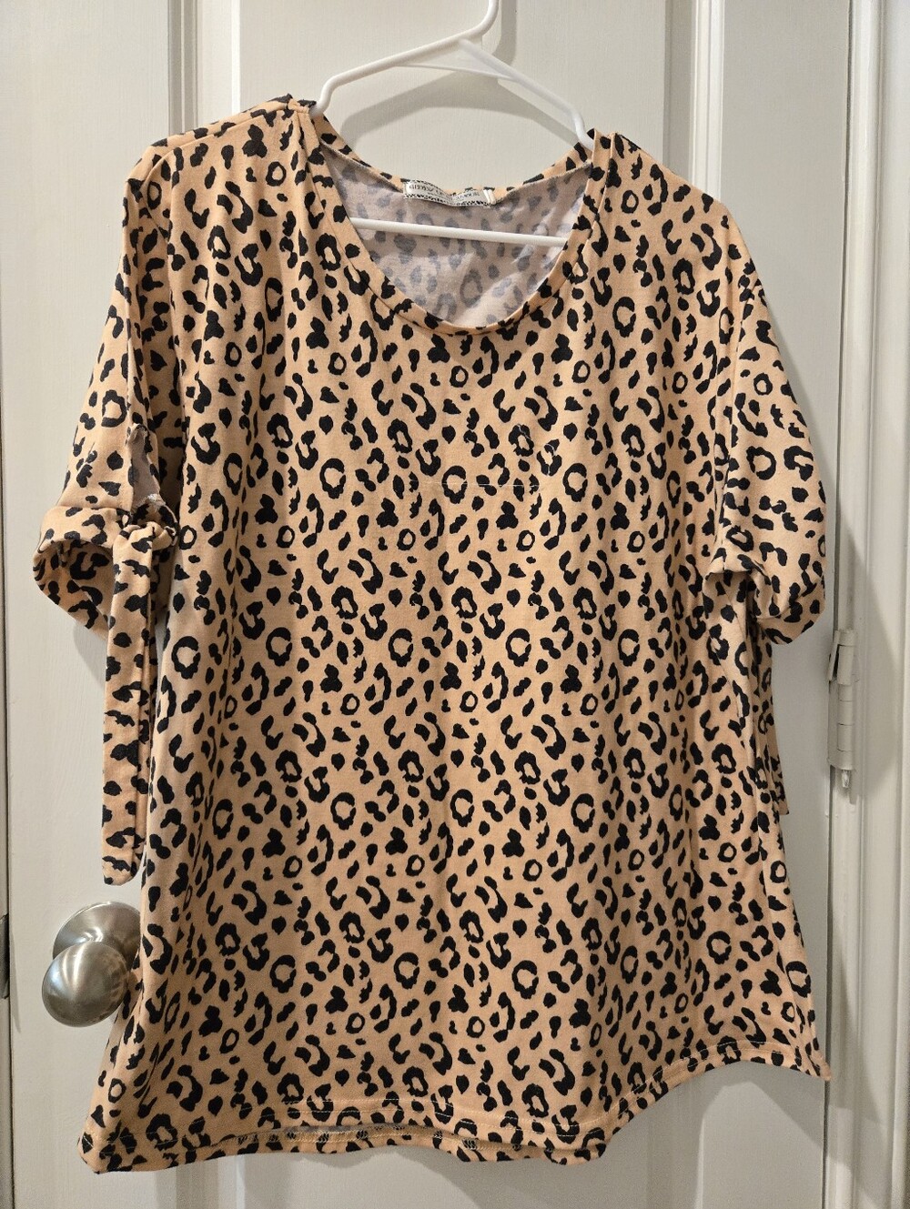 Woman's Giddy Up Glamour Leopard Print Blouse. Size XL.